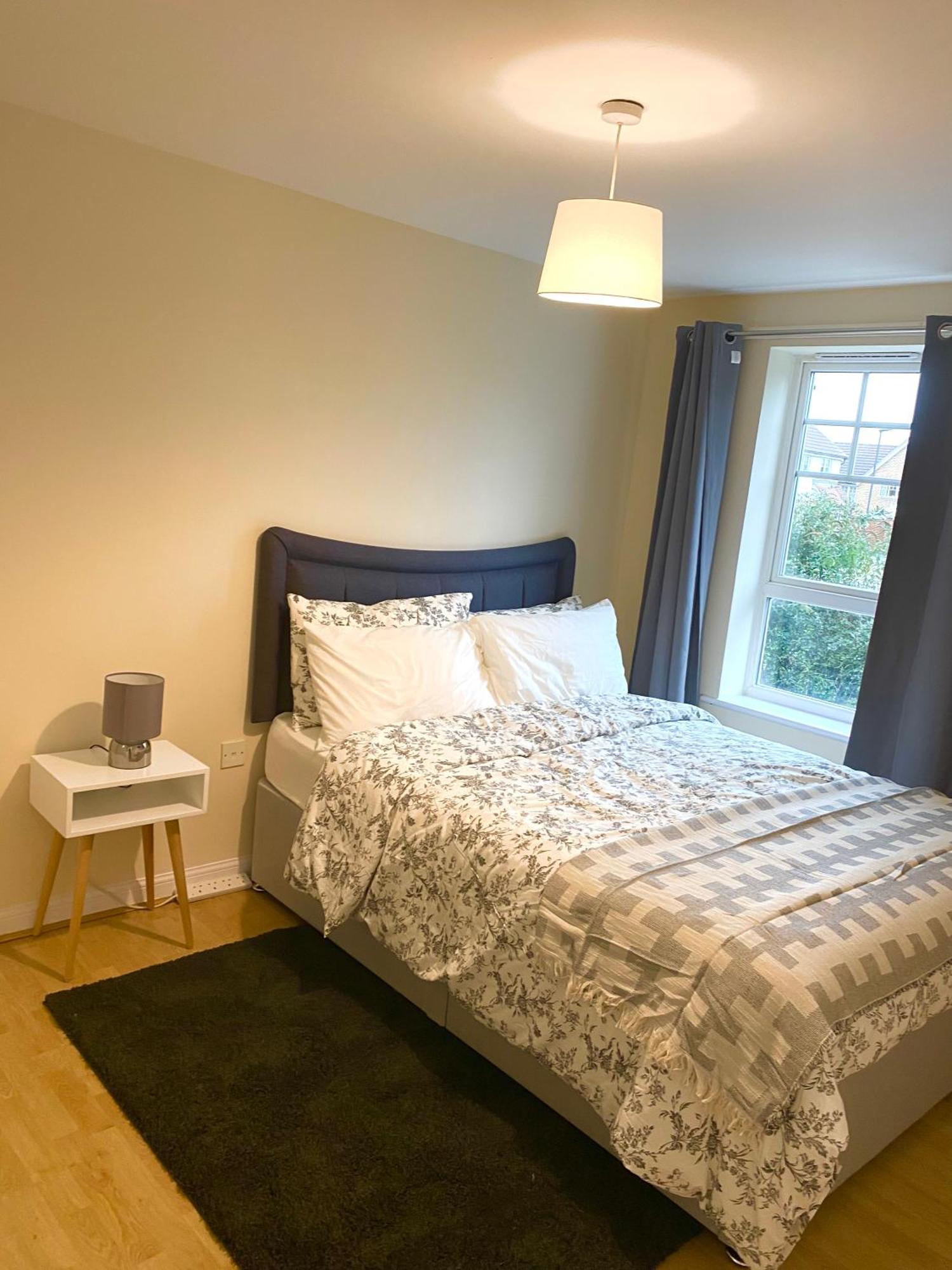Impeccable 2-bed In Apartment *